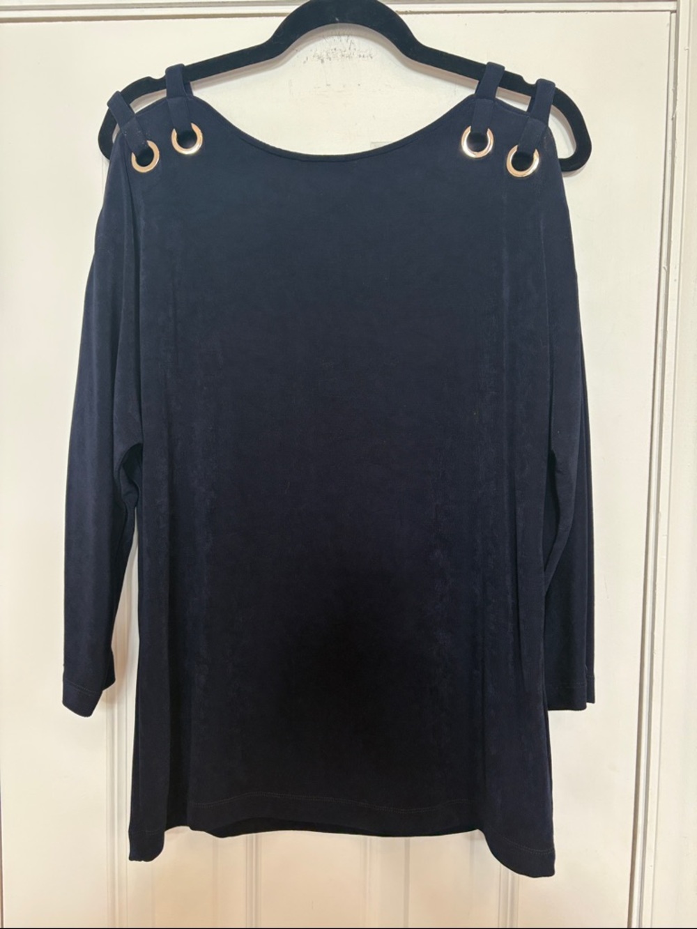 NWT Chico's TRAVELERS CLASSIC Navy Cold-Shoulder Top/Tunic with Grommet‎ Accents